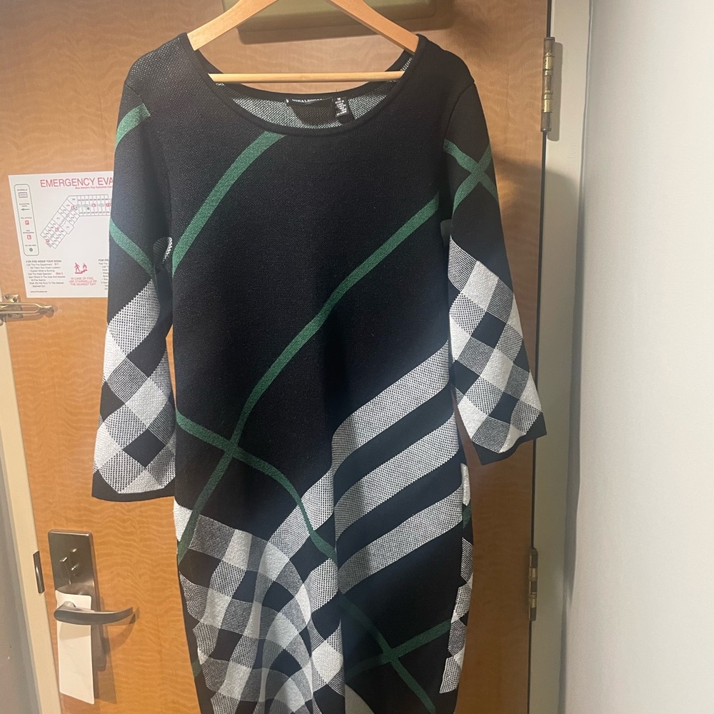 Nina Leonard Black and White Asymmetrical Sheath sweater  Dress
